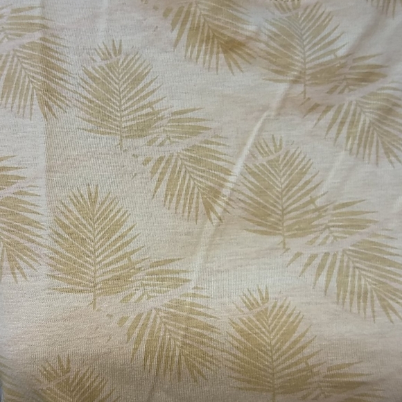 Yellow t-shirt - Picture 2 of 3